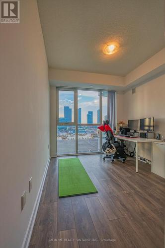 1021 - 38 Honeycrisp Crescent, Vaughan, ON - Indoor Photo Showing Other Room