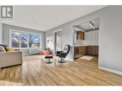 1550 Dickson Avenue Unit# 222, Kelowna, BC - Indoor Photo Showing Living Room