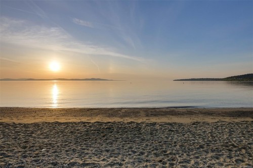 5153 Cordova Bay Rd, Saanich, BC 