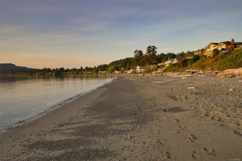 5153 Cordova Bay Rd, Saanich, BC 