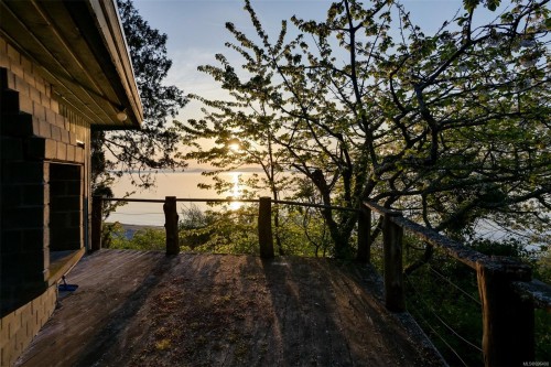 5153 Cordova Bay Rd, Saanich, BC 