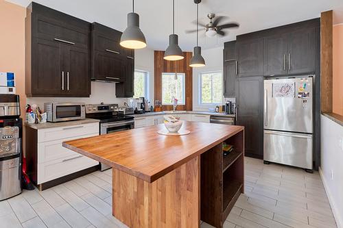 Cuisine - 6 Ch. De L'Aquarelle, Saint-Donat, QC - Indoor Photo Showing Kitchen