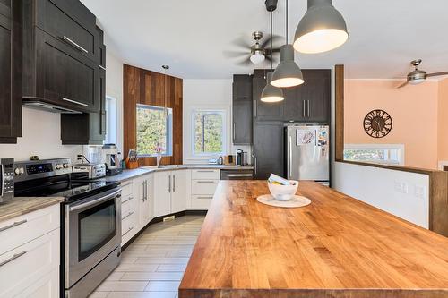 Cuisine - 6 Ch. De L'Aquarelle, Saint-Donat, QC - Indoor Photo Showing Kitchen With Upgraded Kitchen