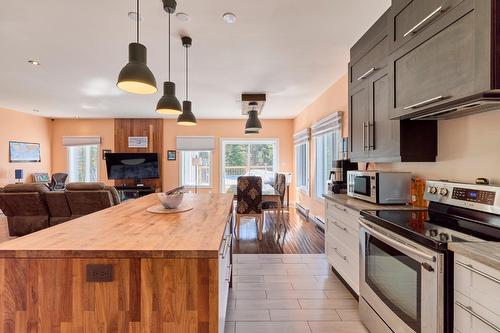 Cuisine - 6 Ch. De L'Aquarelle, Saint-Donat, QC - Indoor Photo Showing Kitchen