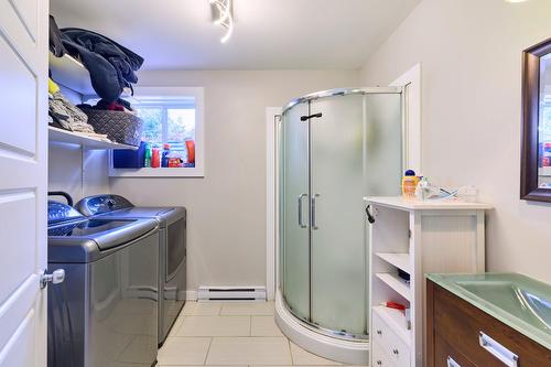 Salle de bains - 6 Ch. De L'Aquarelle, Saint-Donat, QC - Indoor Photo Showing Laundry Room