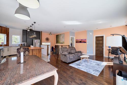 Salon - 6 Ch. De L'Aquarelle, Saint-Donat, QC - Indoor Photo Showing Other Room