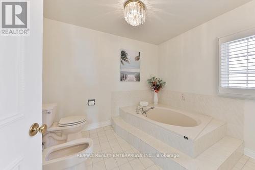 4061 Rolling Valley Drive, Mississauga, ON - Indoor Photo Showing Bathroom