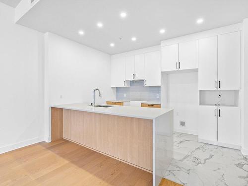 803-244 Boul. Hymus  Pointe-Claire, QC H9R 1G3