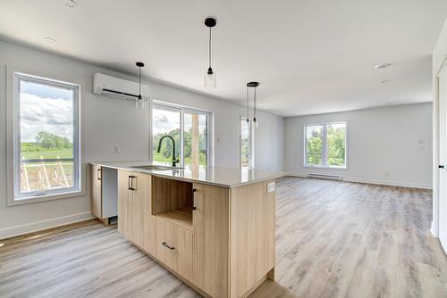 Vue d'ensemble - 3-3930 Boul. Hébert, Salaberry-De-Valleyfield, QC - Indoor Photo Showing Kitchen