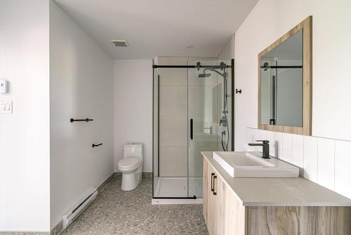 Vue d'ensemble - 3-3930 Boul. Hébert, Salaberry-De-Valleyfield, QC - Indoor Photo Showing Bathroom
