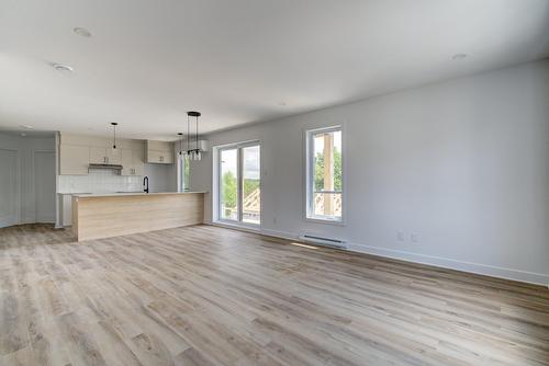 Vue d'ensemble - 3-3930 Boul. Hébert, Salaberry-De-Valleyfield, QC - Indoor Photo Showing Other Room