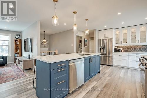 693 Inverary Road, Burlington, ON - Indoor Photo Showing Kitchen With Stainless Steel Kitchen With Double Sink With Upgraded Kitchen