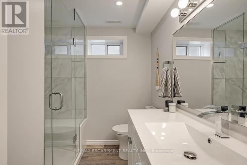 693 Inverary Road, Burlington, ON - Indoor Photo Showing Bathroom