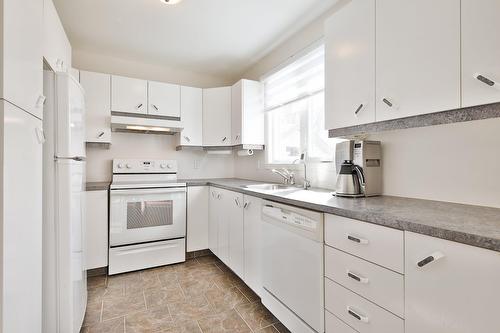 Cuisine - 856 Rue Bernard-Pilon, Mcmasterville, QC - Indoor Photo Showing Kitchen