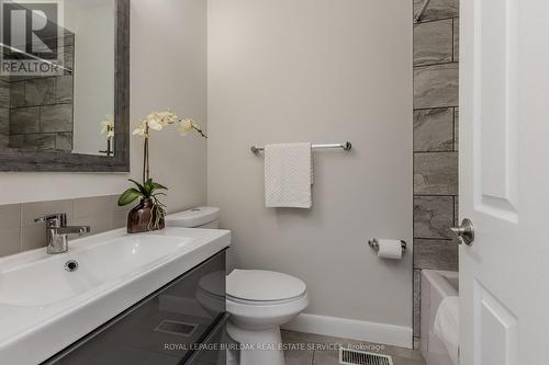 2290 Woodward Avenue, Burlington, ON - Indoor Photo Showing Bathroom