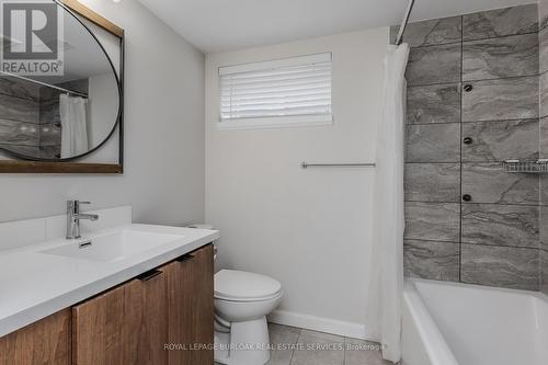 2290 Woodward Avenue, Burlington, ON - Indoor Photo Showing Bathroom