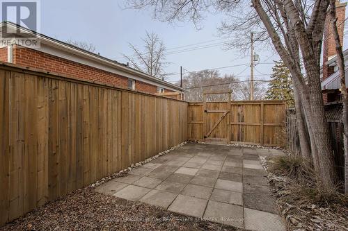 2290 Woodward Avenue, Burlington, ON - Outdoor