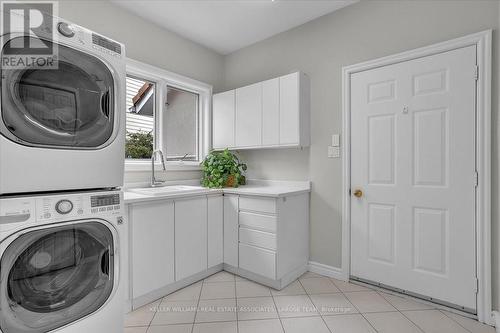 881 The Greenway, Mississauga, ON - Indoor Photo Showing Laundry Room