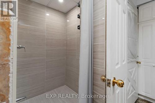 2065 Westfield Drive, Mississauga, ON - Indoor Photo Showing Bathroom