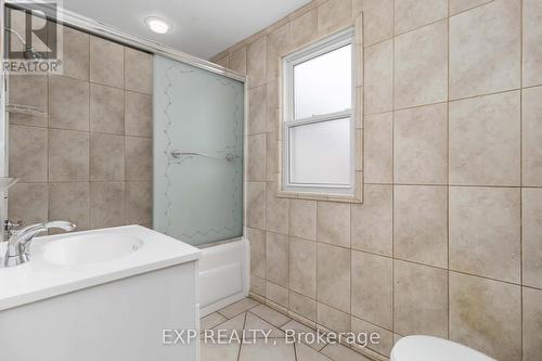 2065 Westfield Drive, Mississauga, ON - Indoor Photo Showing Bathroom