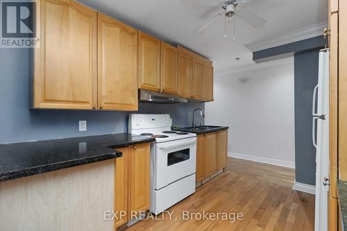 2065 Westfield Drive, Mississauga, ON - Indoor Photo Showing Kitchen