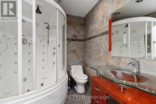 2065 Westfield Drive, Mississauga, ON - Indoor Photo Showing Bathroom