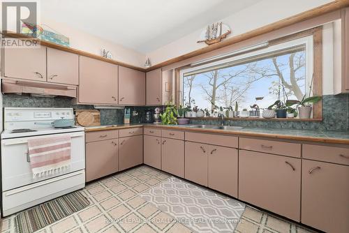 40 Mayne Lane, Prince Edward County (Hallowell Ward), ON - Indoor Photo Showing Kitchen With Double Sink