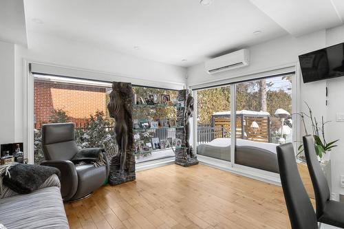 Family room - 620 Av. Mitchell, Mont-Royal, QC - Indoor