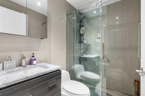 Bathroom - 620 Av. Mitchell, Mont-Royal, QC - Indoor Photo Showing Bathroom