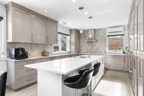 Kitchen - 620 Av. Mitchell, Mont-Royal, QC - Indoor Photo Showing Kitchen With Upgraded Kitchen