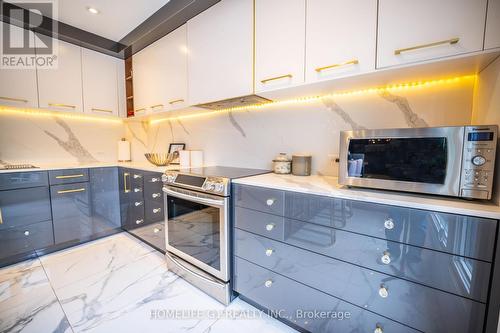 1386 Bough Beeches Boulevard, Mississauga, ON - Indoor Photo Showing Kitchen