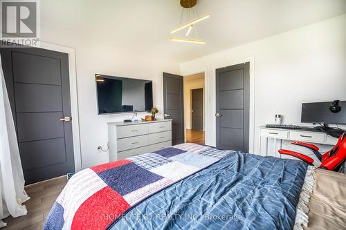 1386 Bough Beeches Boulevard, Mississauga, ON - Indoor Photo Showing Bedroom