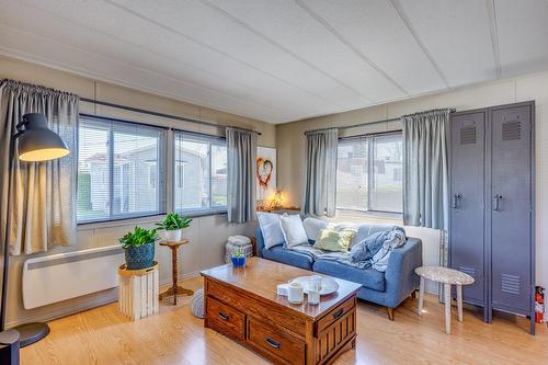 Living room - 13 Boul. Grand-Prix, Laval (Vimont), QC - Indoor Photo Showing Living Room