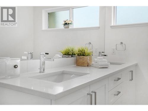 720 Valley Road Unit# 46, Kelowna, BC - Indoor Photo Showing Bathroom