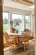 Breakfast nook - 