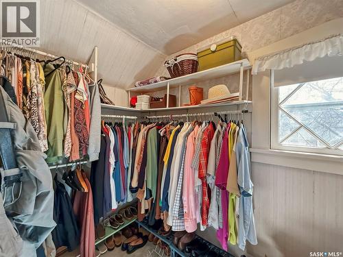 570 4Th Avenue Ne, Swift Current, SK - Indoor With Storage