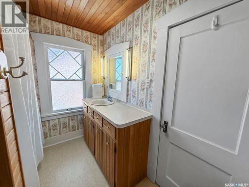 570 4Th Avenue Ne, Swift Current, SK - Indoor