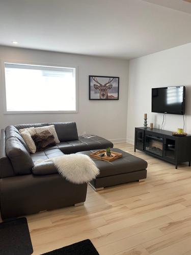 Living room - 539 Rue Charlie-Forbell, Mont-Tremblant, QC - Indoor Photo Showing Living Room