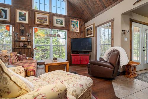 Salon - 6365 Ch. Des Hauteurs, Sainte-Adèle, QC - Indoor Photo Showing Living Room