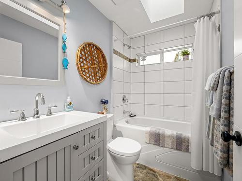 1495 Baikie Rd, Denman Island, BC 