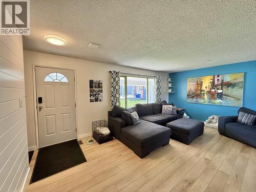 124 Lindsay Street, Quesnel, BC - Indoor Photo Showing Living Room