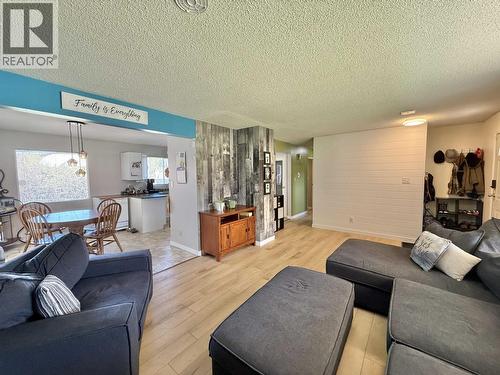 124 Lindsay Street, Quesnel, BC - Indoor Photo Showing Living Room