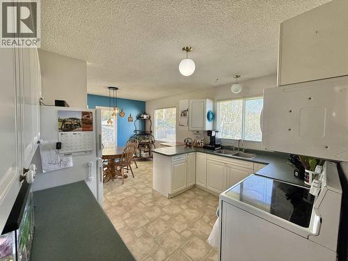 124 Lindsay Street, Quesnel, BC - Indoor Photo Showing Kitchen With Double Sink