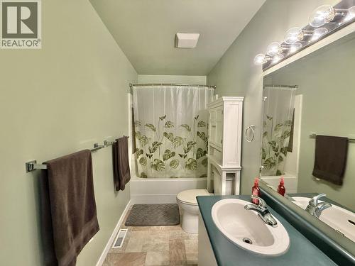 124 Lindsay Street, Quesnel, BC - Indoor Photo Showing Bathroom