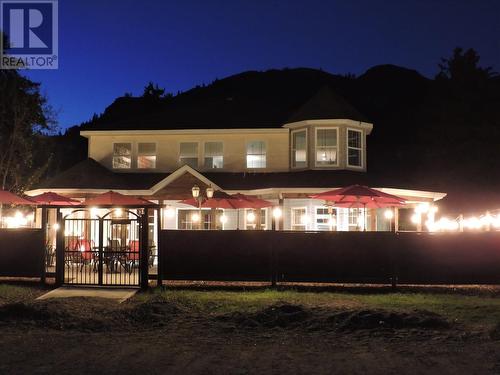 607 Eighth Avenue, Midway, BC 