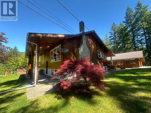 7047 Harrop-Procter Road, Harrop, BC - Outdoor With Exterior