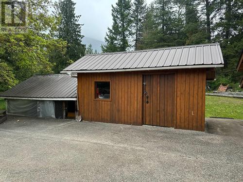 7047 Harrop-Procter Road, Harrop, BC - Outdoor