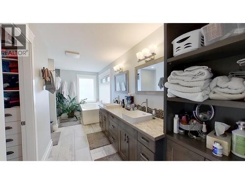 10604 108 Street, Fort St. John, BC - Indoor Photo Showing Bathroom