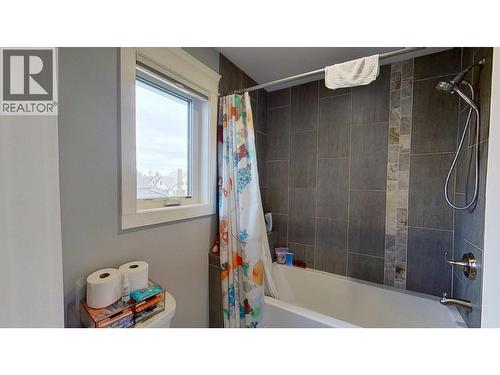 10604 108 Street, Fort St. John, BC - Indoor Photo Showing Bathroom