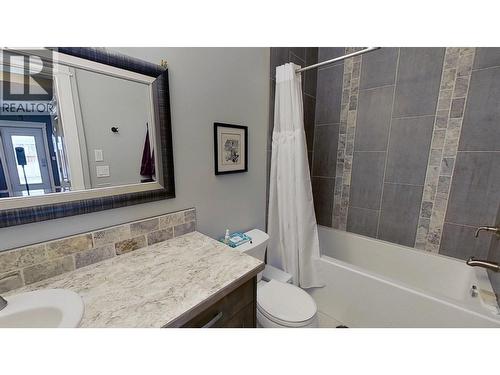 10604 108 Street, Fort St. John, BC - Indoor Photo Showing Bathroom